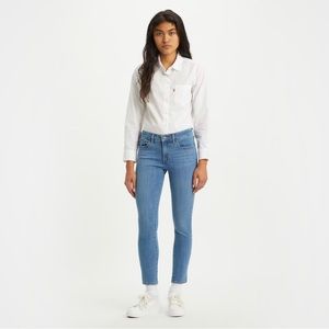 Levi’s Classic Medium Wash Mid Rise Skinny Jean